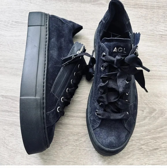 NWOB — AGL Blue Suede Night Nero Light Weight Low Top Sneakers Size US/9, EU/40 - Picture 1 of 4